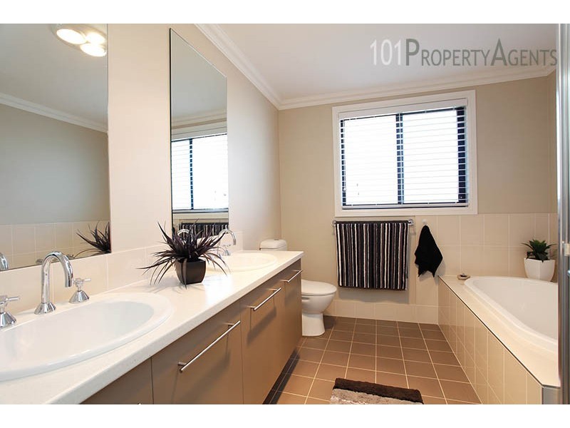 6 Maiden St, Ropes Crossing NSW 2760