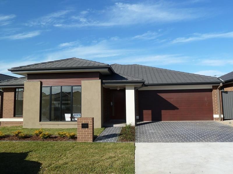 12 Mackay Cct, Ropes Crossing NSW 2760