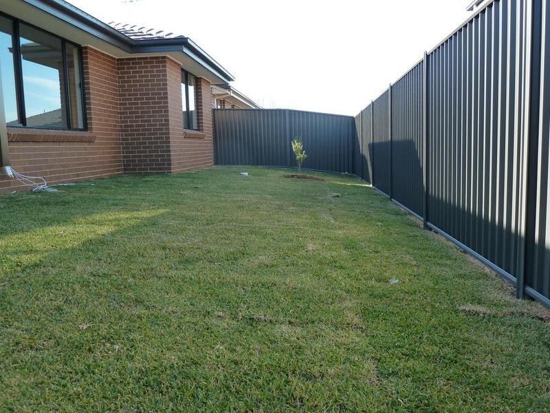 12 Mackay Cct, Ropes Crossing NSW 2760