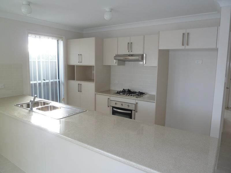 6 Wiseman cct, Ropes Crossing NSW 2760