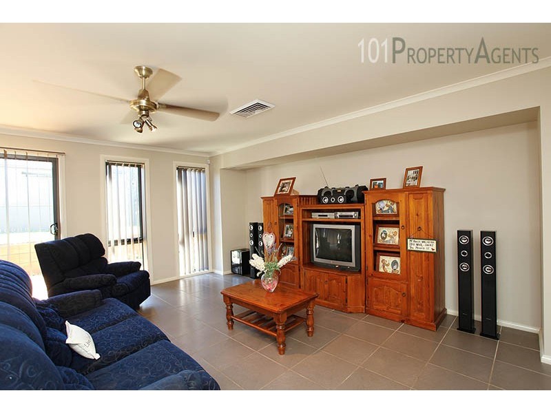 7 Drummond Ave, Ropes Crossing NSW 2760