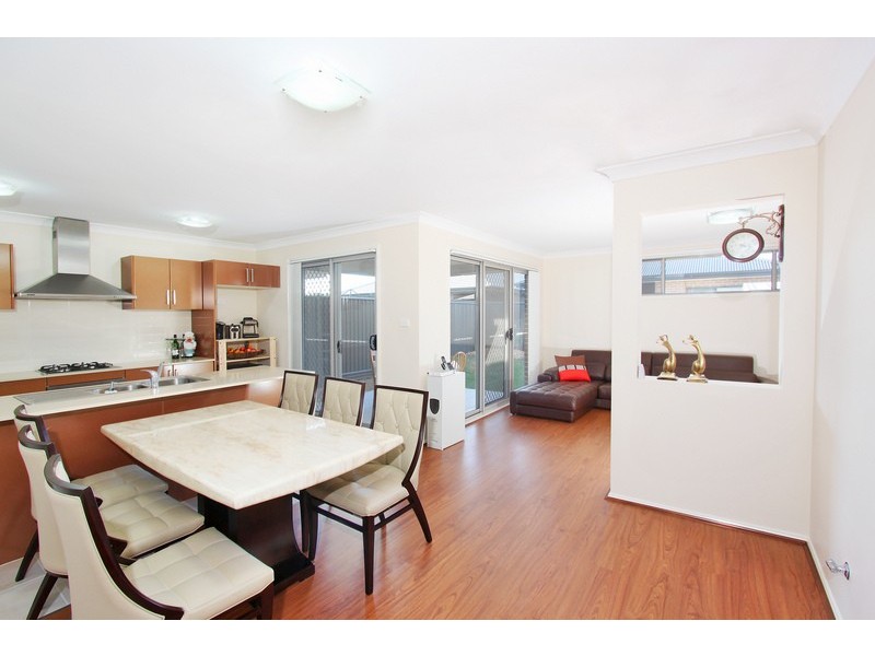 10 Gilroy st, Ropes Crossing NSW 2760