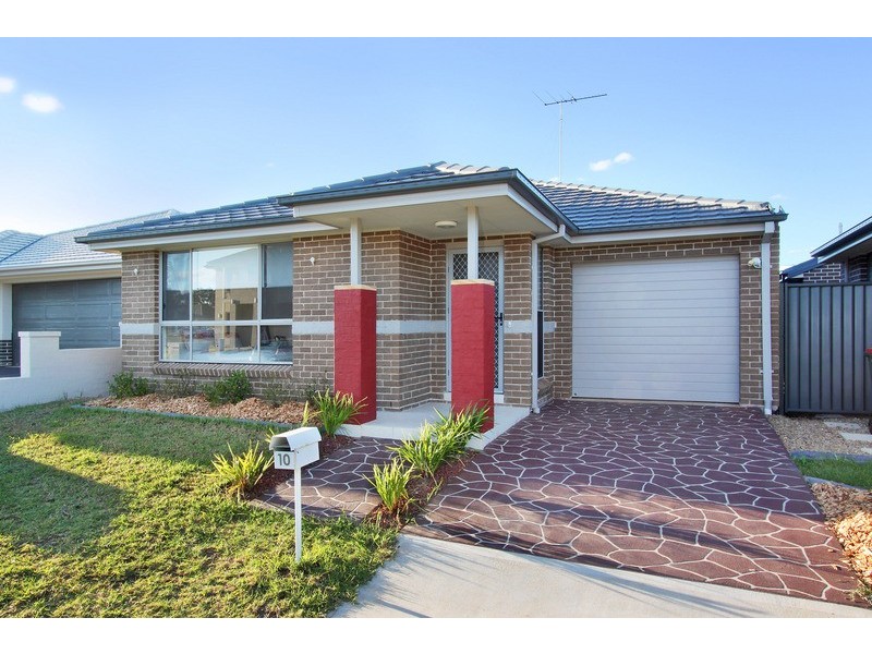 10 Gilroy st, Ropes Crossing NSW 2760