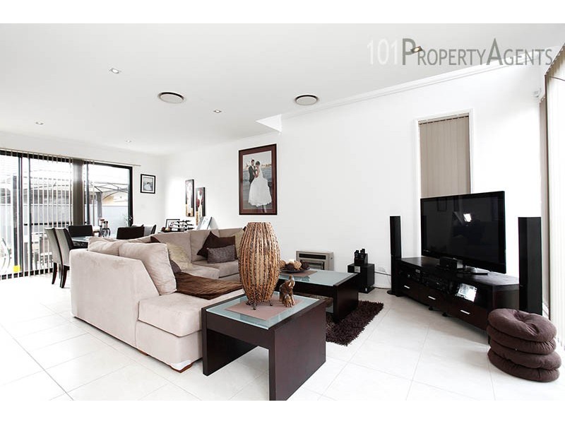 4 Jenkins St, Ropes Crossing NSW 2760