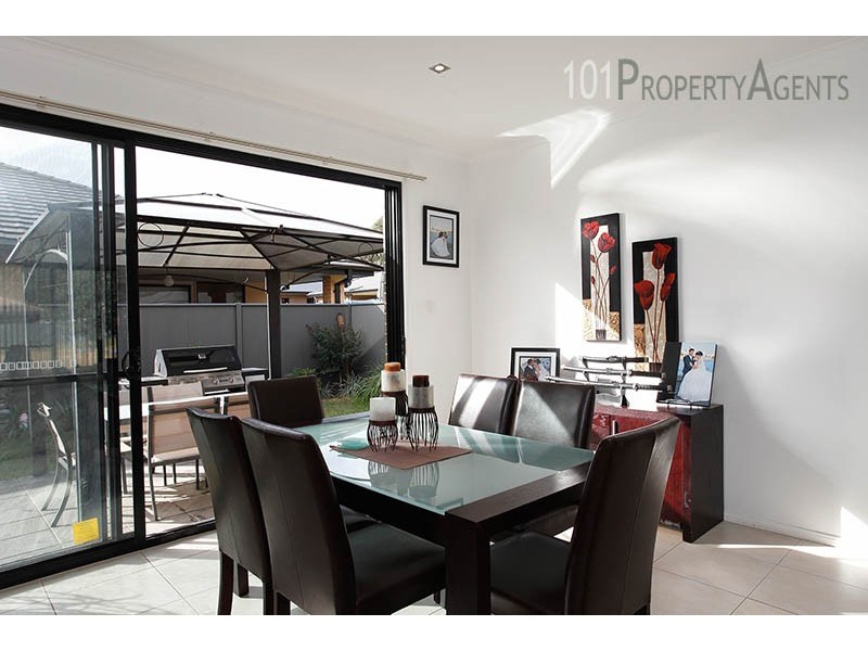 4 Jenkins St, Ropes Crossing NSW 2760