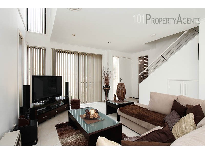 4 Jenkins St, Ropes Crossing NSW 2760