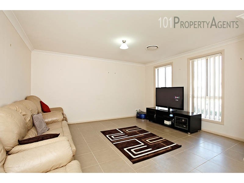 24 Maiden St, Ropes Crossing NSW 2760