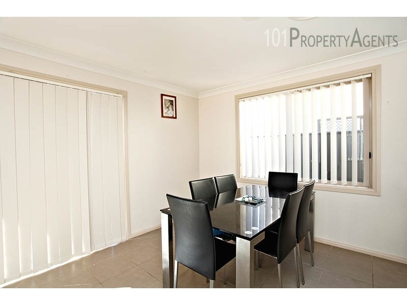 24 Maiden St, Ropes Crossing NSW 2760