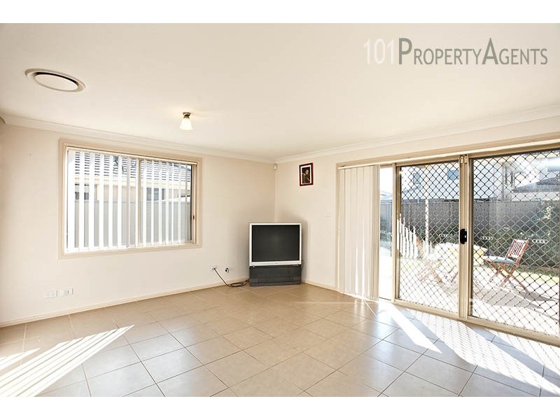 24 Maiden St, Ropes Crossing NSW 2760