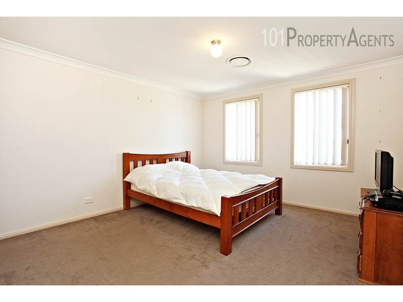24 Maiden St, Ropes Crossing NSW 2760