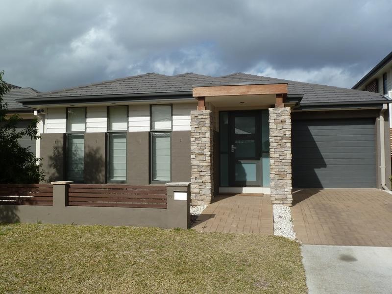 19 Jenkin St, Ropes Crossing NSW 2760