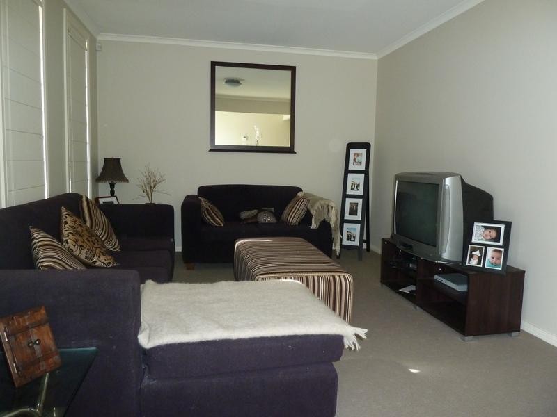 19 Jenkin St, Ropes Crossing NSW 2760