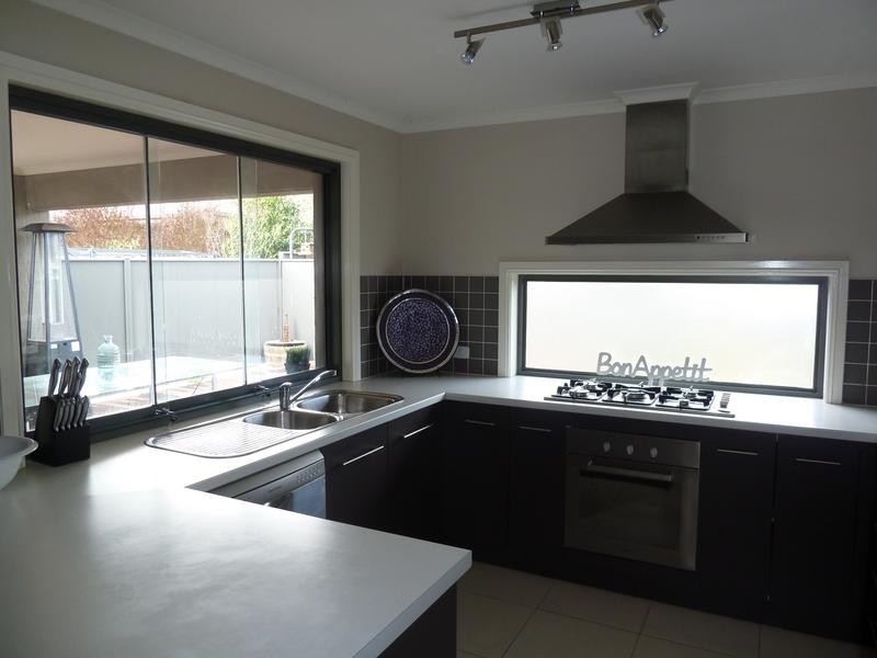 19 Jenkin St, Ropes Crossing NSW 2760