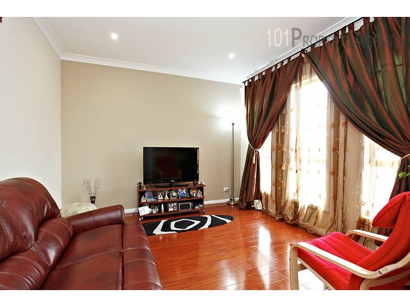 5 Taradale Dr, Ropes Crossing NSW 2760