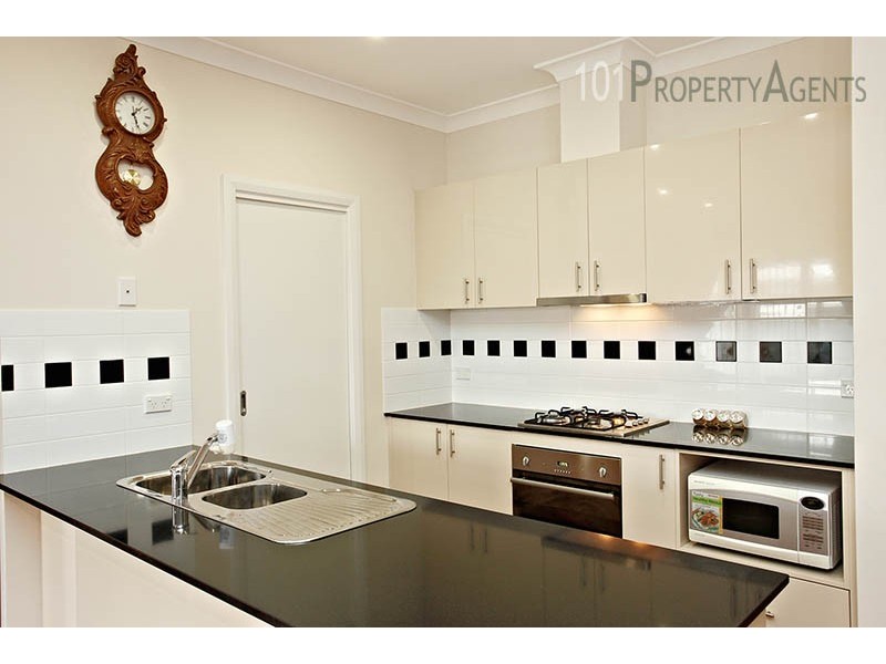 5 Taradale Dr, Ropes Crossing NSW 2760