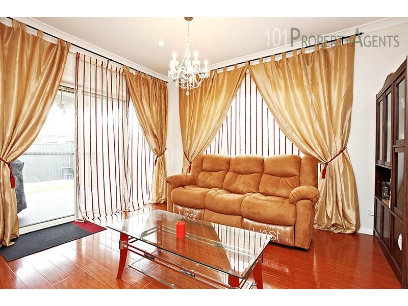 5 Taradale Dr, Ropes Crossing NSW 2760