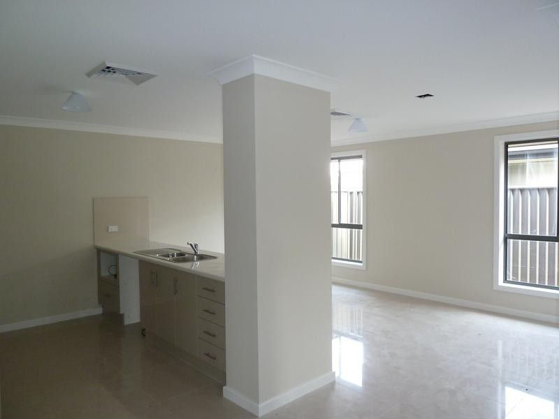 40b Mackay Cir, Ropes Crossing NSW 2760