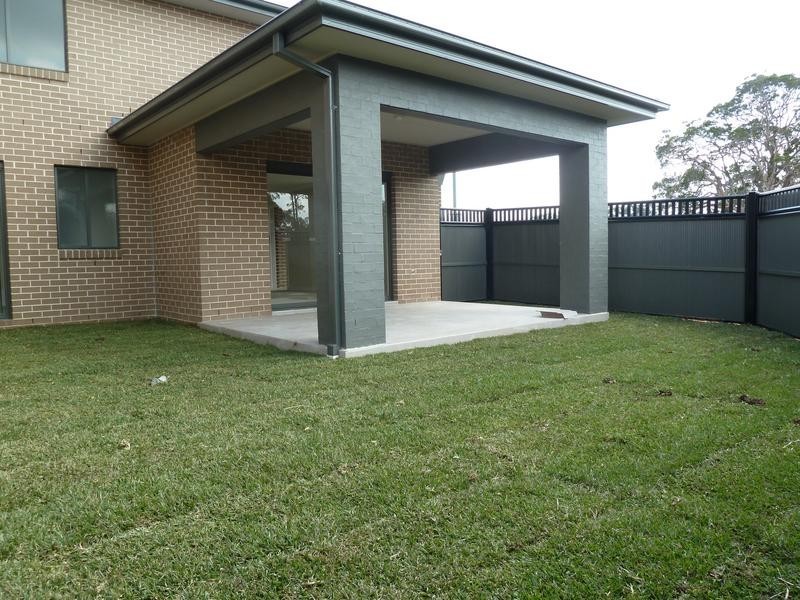 40b Mackay Cir, Ropes Crossing NSW 2760