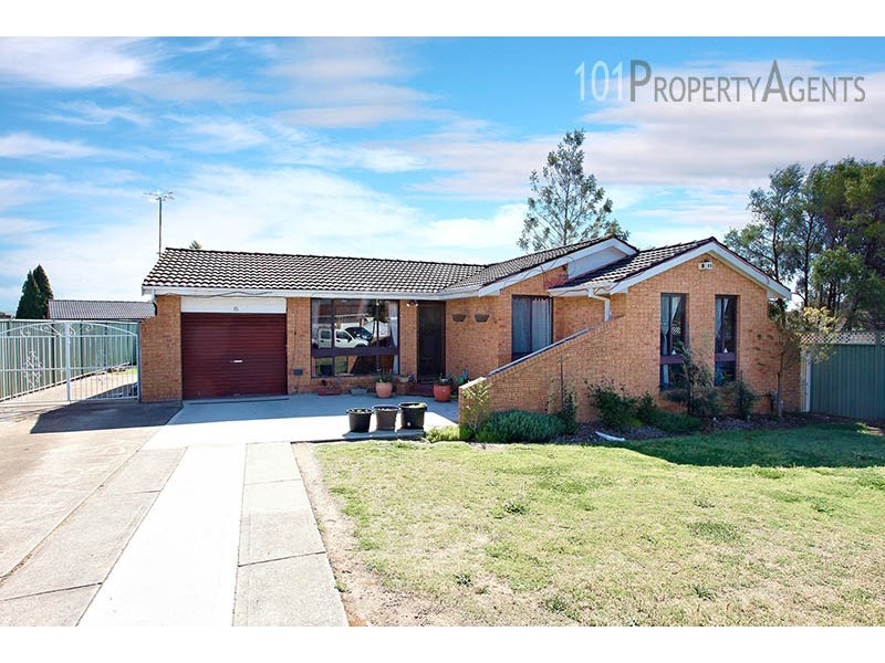 15 Cook Prd, St Clair NSW 2759