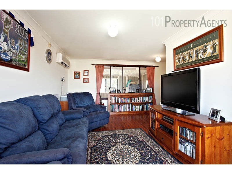 15 Cook Prd, St Clair NSW 2759