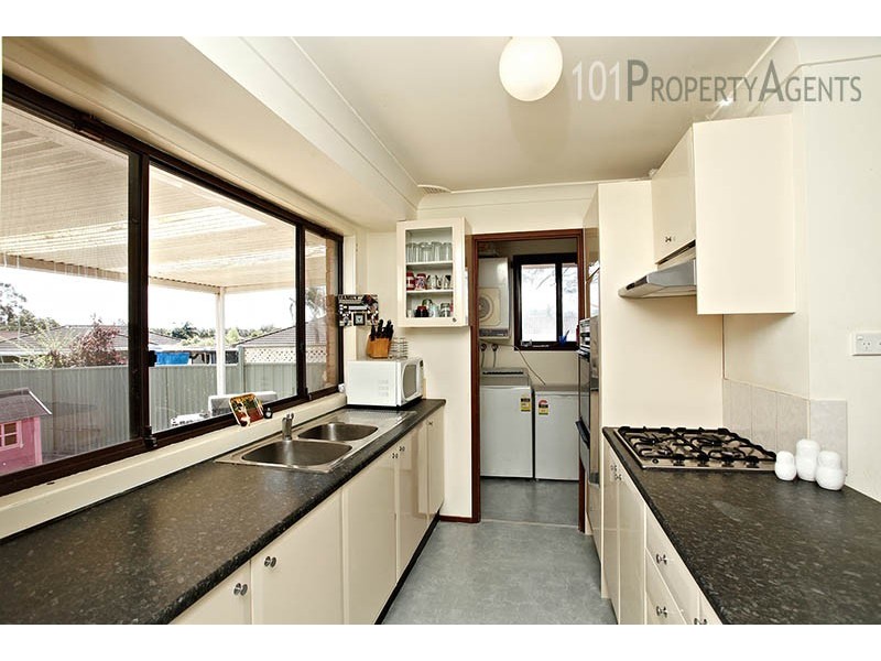 15 Cook Prd, St Clair NSW 2759