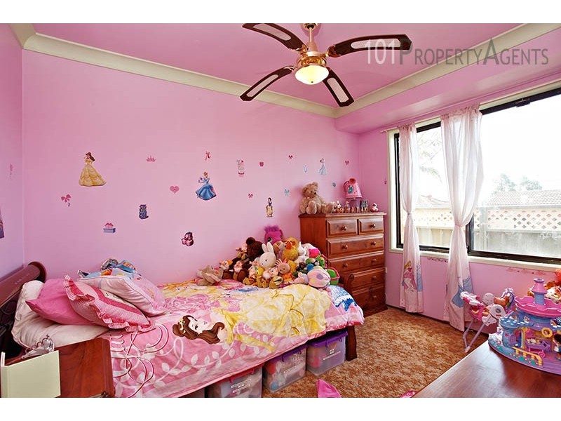 15 Cook Prd, St Clair NSW 2759