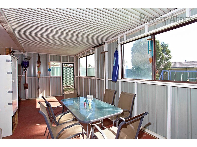 15 Cook Prd, St Clair NSW 2759