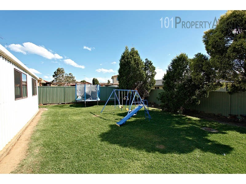 15 Cook Prd, St Clair NSW 2759