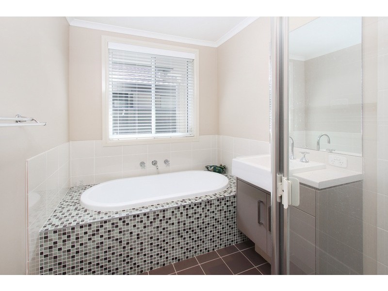 17 Jenkin St, Ropes Crossing NSW 2760