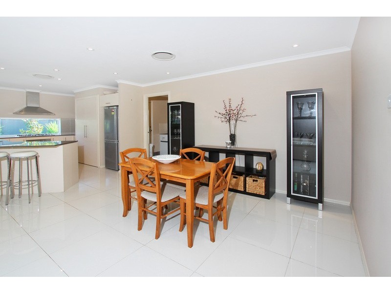 17 Jenkin St, Ropes Crossing NSW 2760