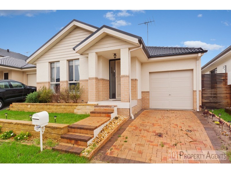 13 Maiden st, Ropes Crossing NSW 2760
