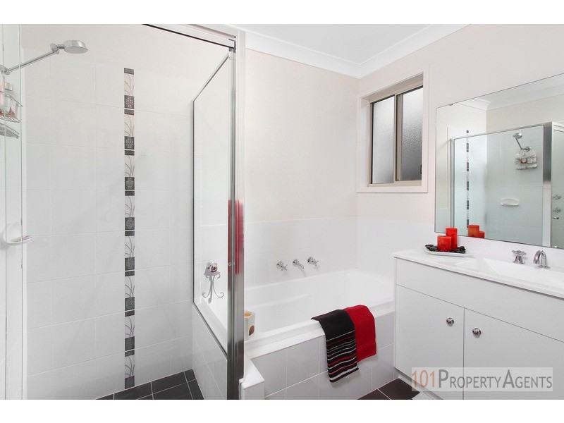 13 Maiden st, Ropes Crossing NSW 2760