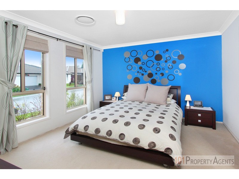 13 Maiden st, Ropes Crossing NSW 2760