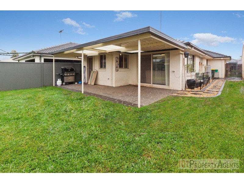 13 Maiden st, Ropes Crossing NSW 2760
