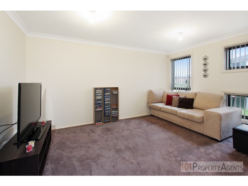 15 Meredith Ave, Ropes Crossing NSW 2760