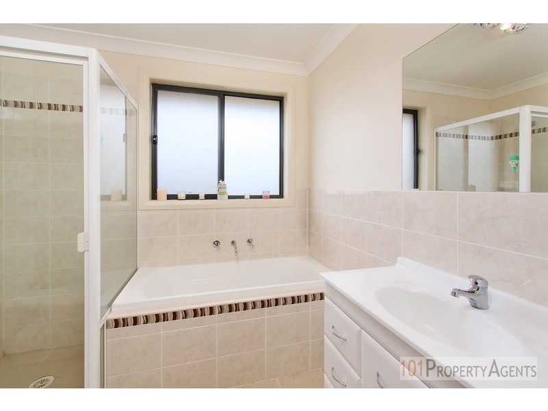 15 Meredith Ave, Ropes Crossing NSW 2760