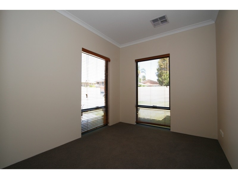 1 Hopson Close, Booragoon WA 6154