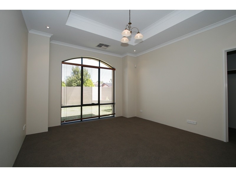 1 Hopson Close, Booragoon WA 6154