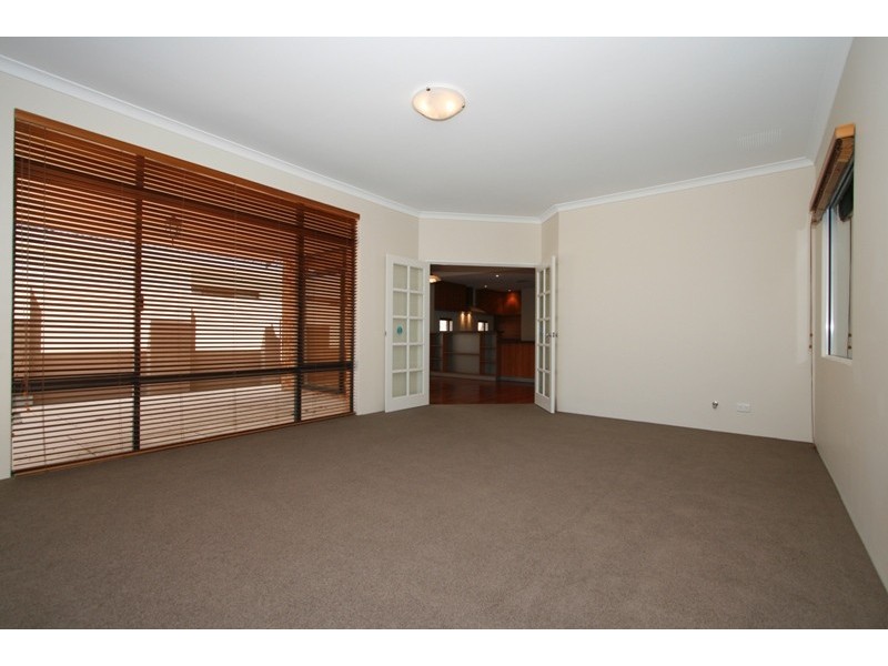1 Hopson Close, Booragoon WA 6154