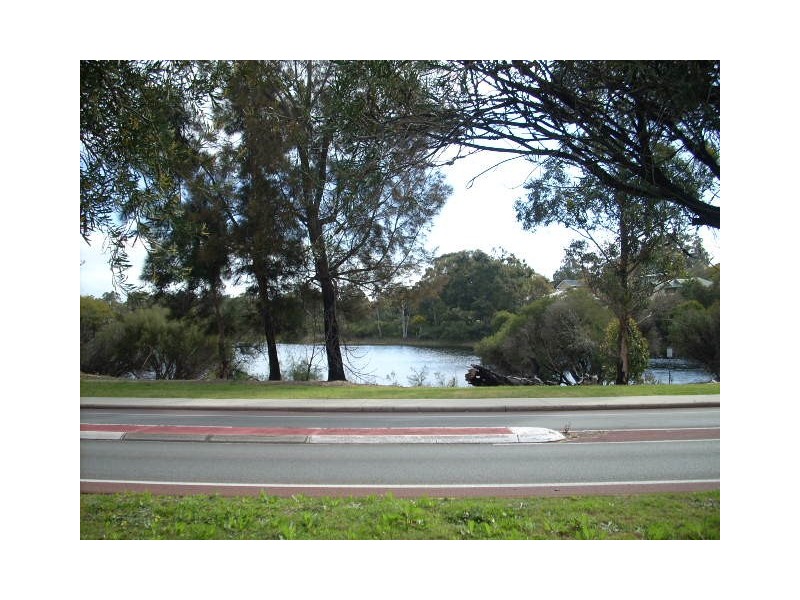 12/2 Lakeside Terrace, Mount Pleasant WA 6153