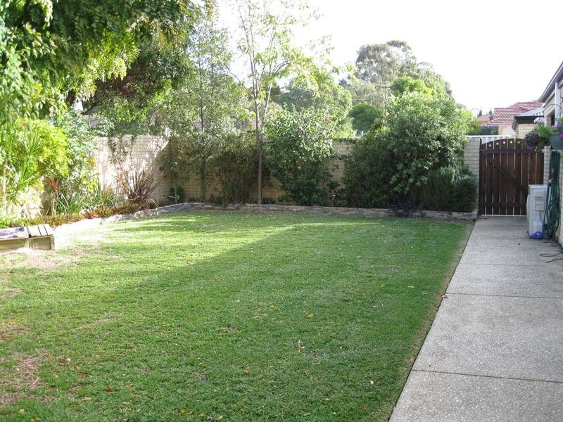 23 Rome Road, Melville WA 6156