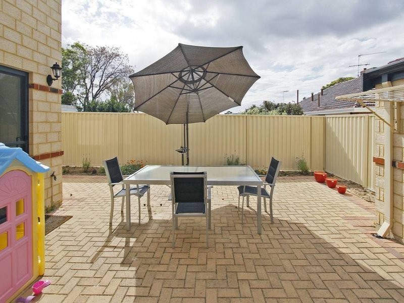 3/15c Selina St, Innaloo WA 6018