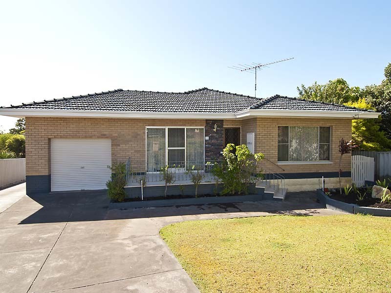 16a Woodley Crescent, Melville WA 6156