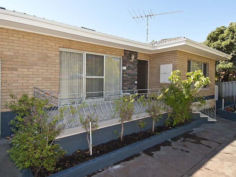 16a Woodley Crescent, Melville WA 6156