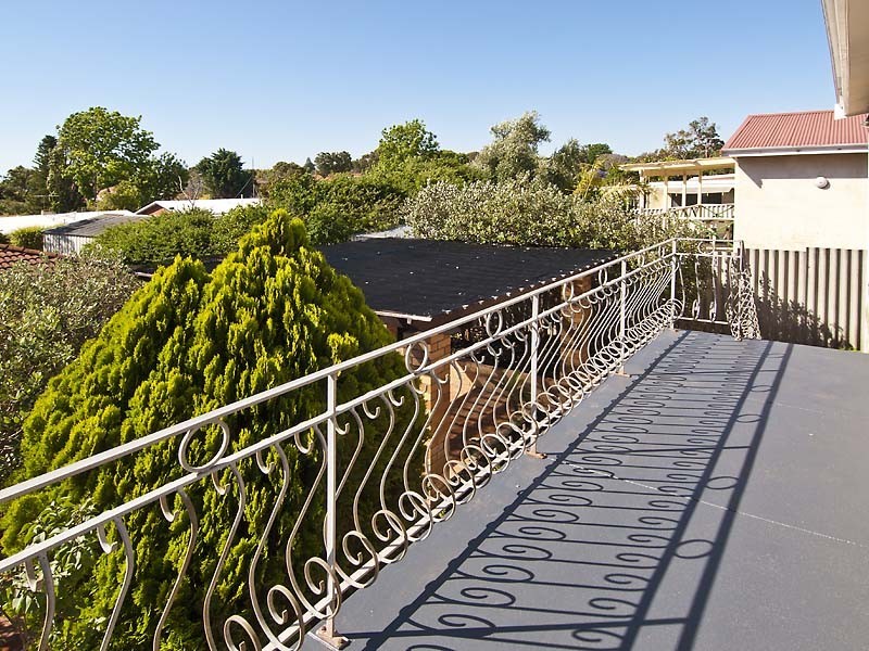 16a Woodley Crescent, Melville WA 6156