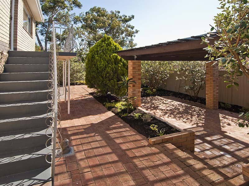 16a Woodley Crescent, Melville WA 6156