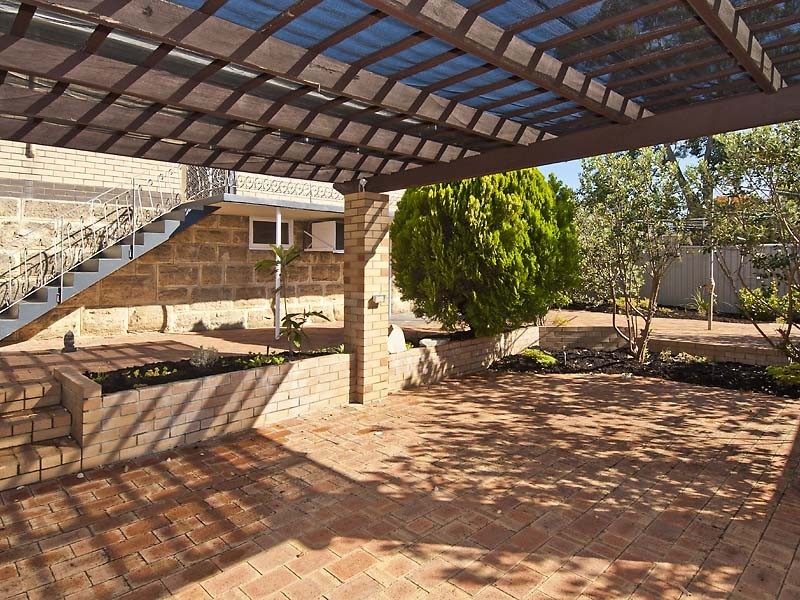 16a Woodley Crescent, Melville WA 6156