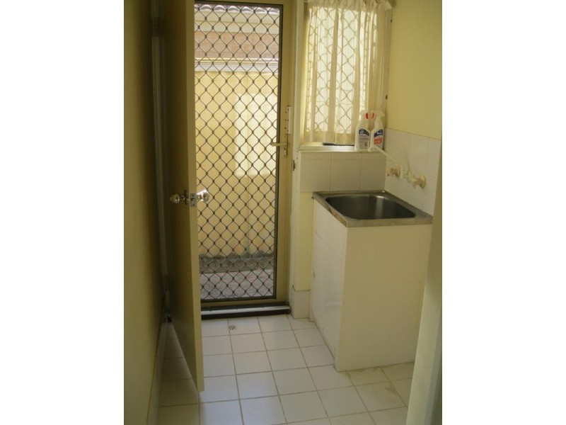 2/11 Adamson Rd, Brentwood WA 6153