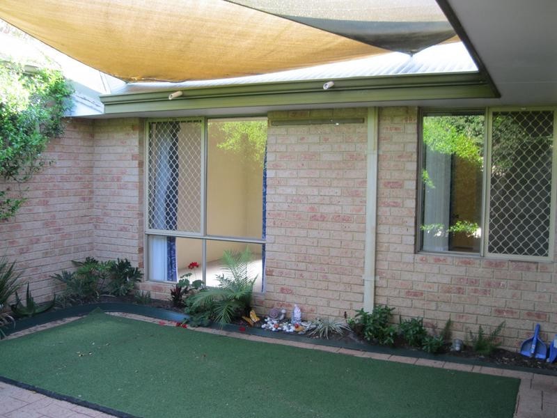 2/11 Adamson Rd, Brentwood WA 6153