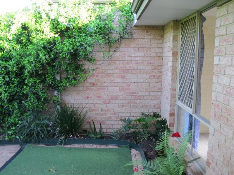 2/11 Adamson Rd, Brentwood WA 6153